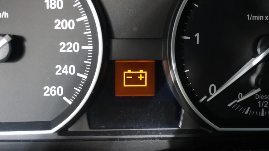 message d'erreur BMW "Batterie fortement déchargée", "La batterie n'est pas chargée"